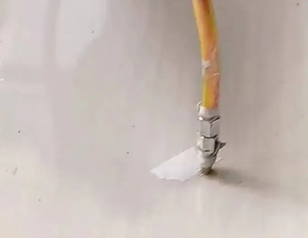 东丽瓷砖空鼓维修公司专业解答在瓷砖铺贴过程中，如果使用的砂料过粗（如全部使用了粗砂），可能会导致以下问题